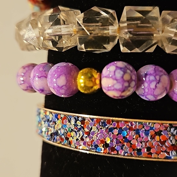 5 Bracelets, 3 Stretch & 2 2 1/2" Bangles - Picture 4 of 6